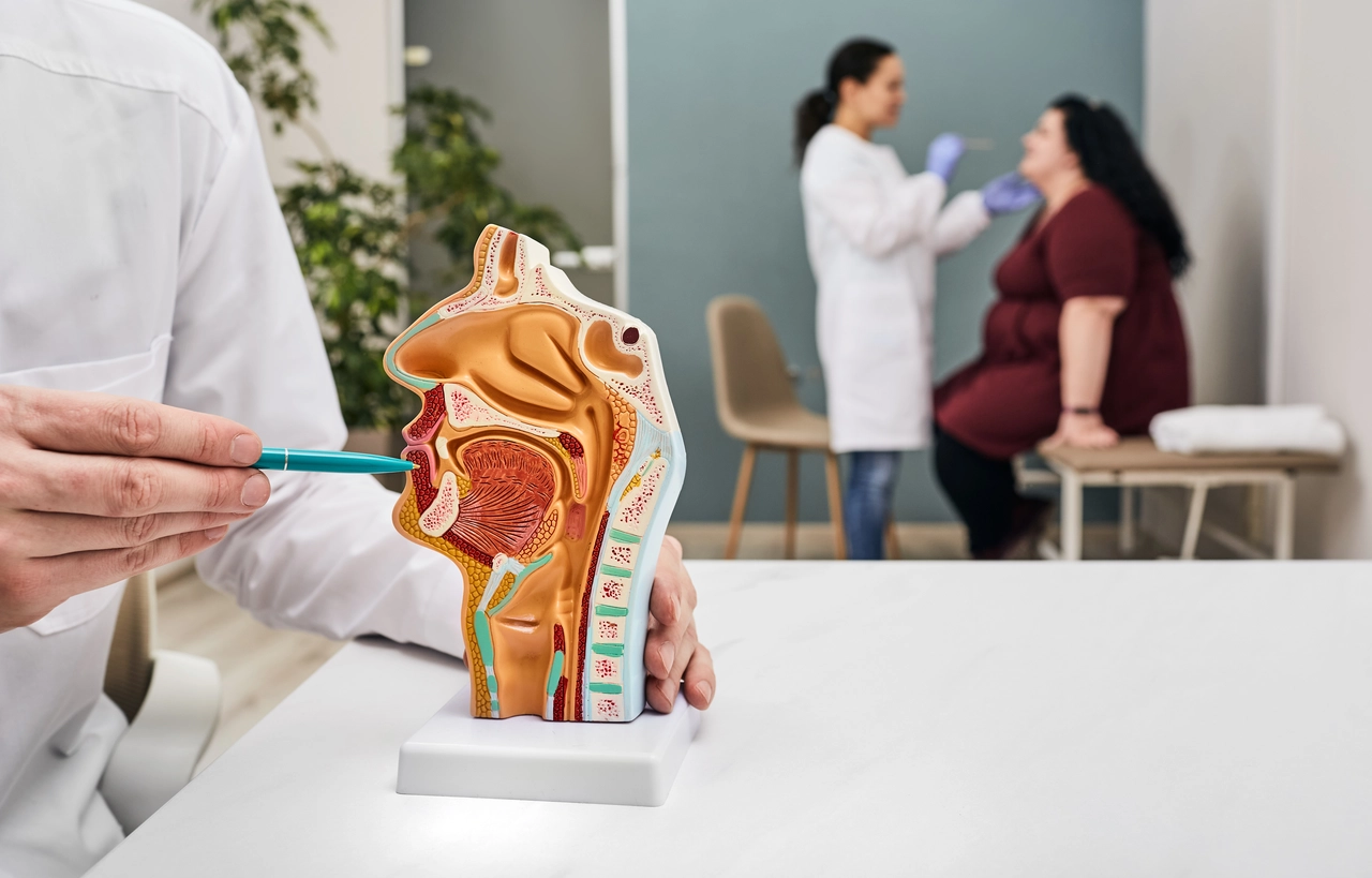 Come si pulisce la lingua per una corretta igiene orale? Il gesto che tutti dimenticano